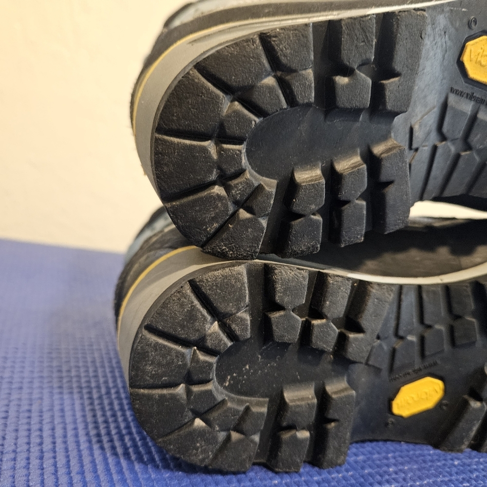 La Sportiva Hiking Boots, Size 7.5+ - Picture 13 of 16